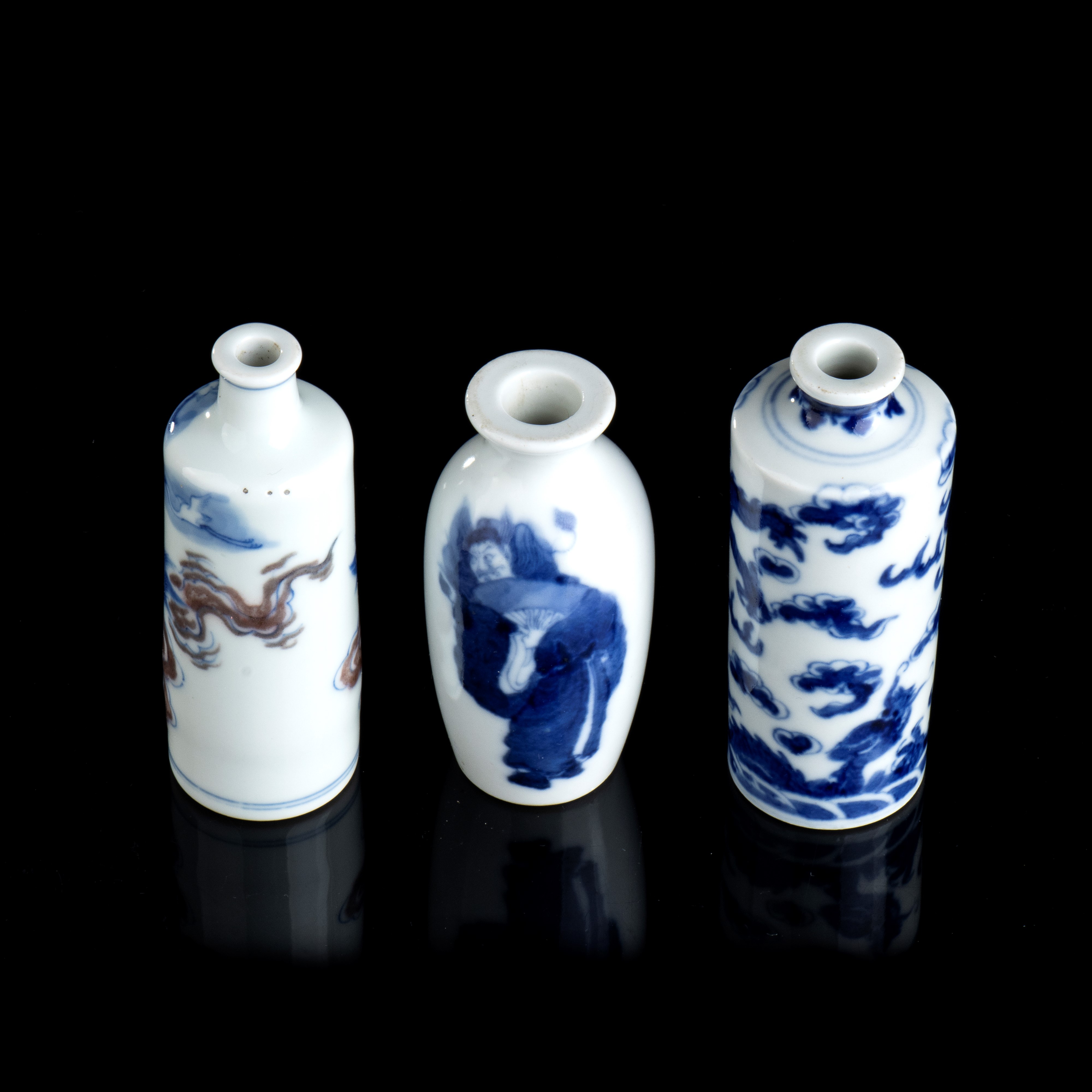Tre Snuff Bottles in Porcellana 'bianco e Blu'