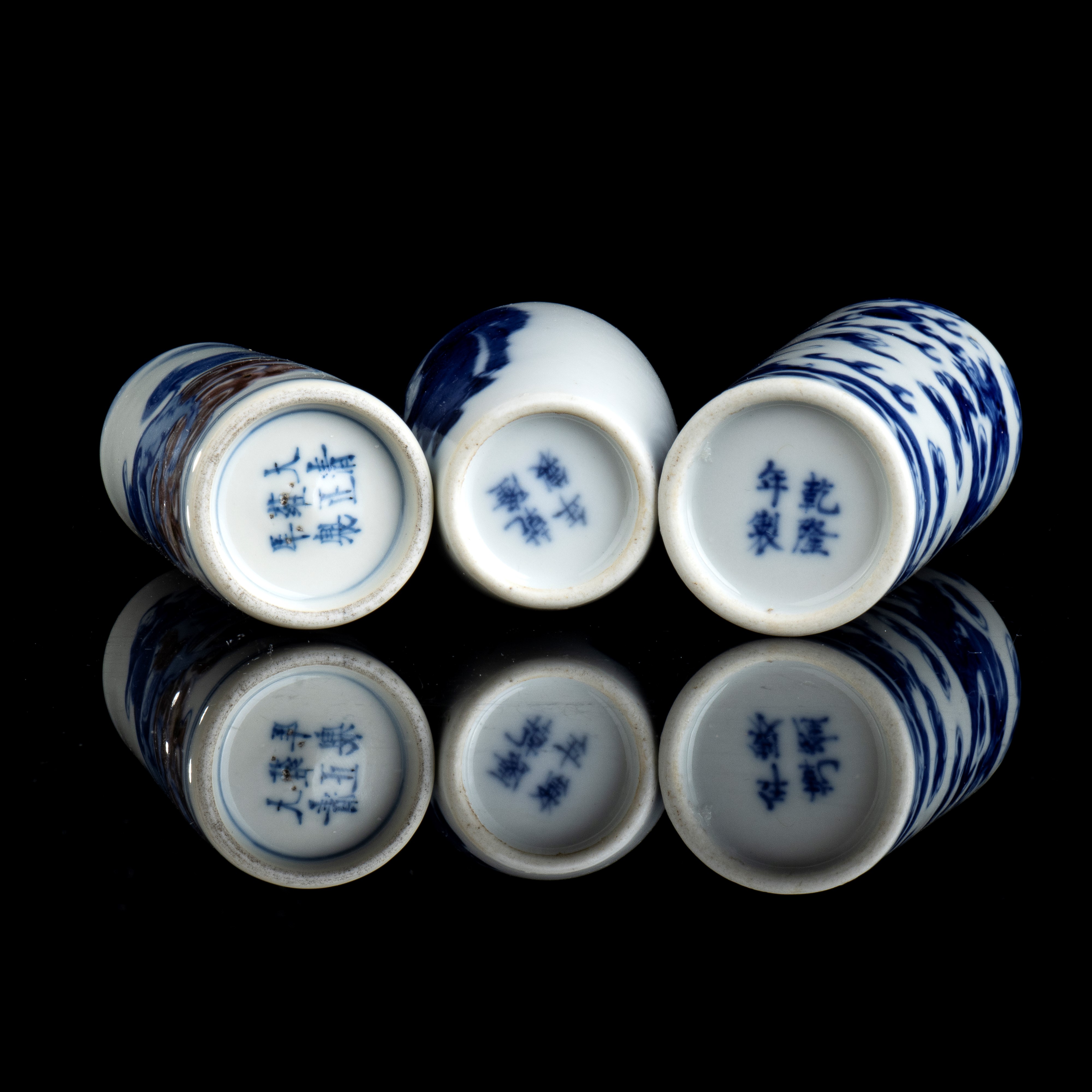 Tre Snuff Bottles in Porcellana 'bianco e Blu'