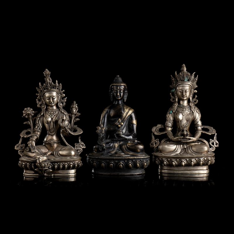 Un Buddha e Due Tara in Metallo