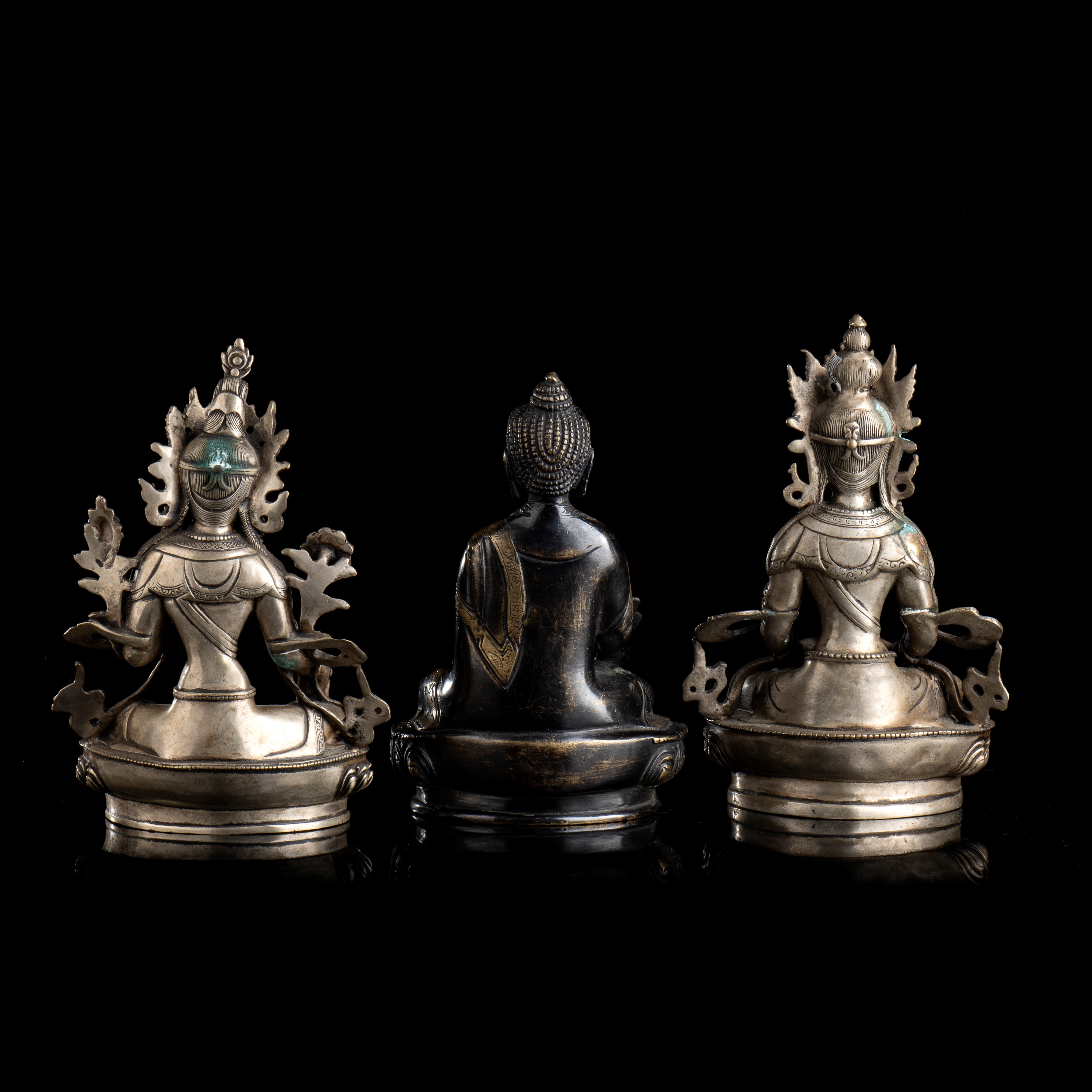 Un Buddha e Due Tara in Metallo
