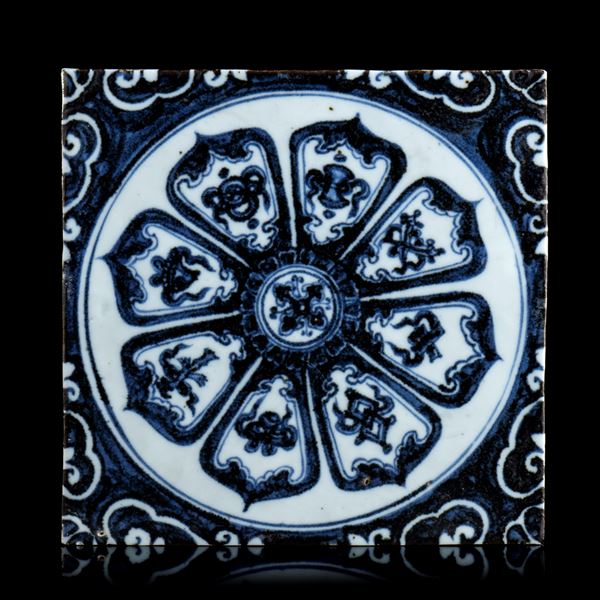 A 'BLUE AND WHITE' PORCELAIN TILE