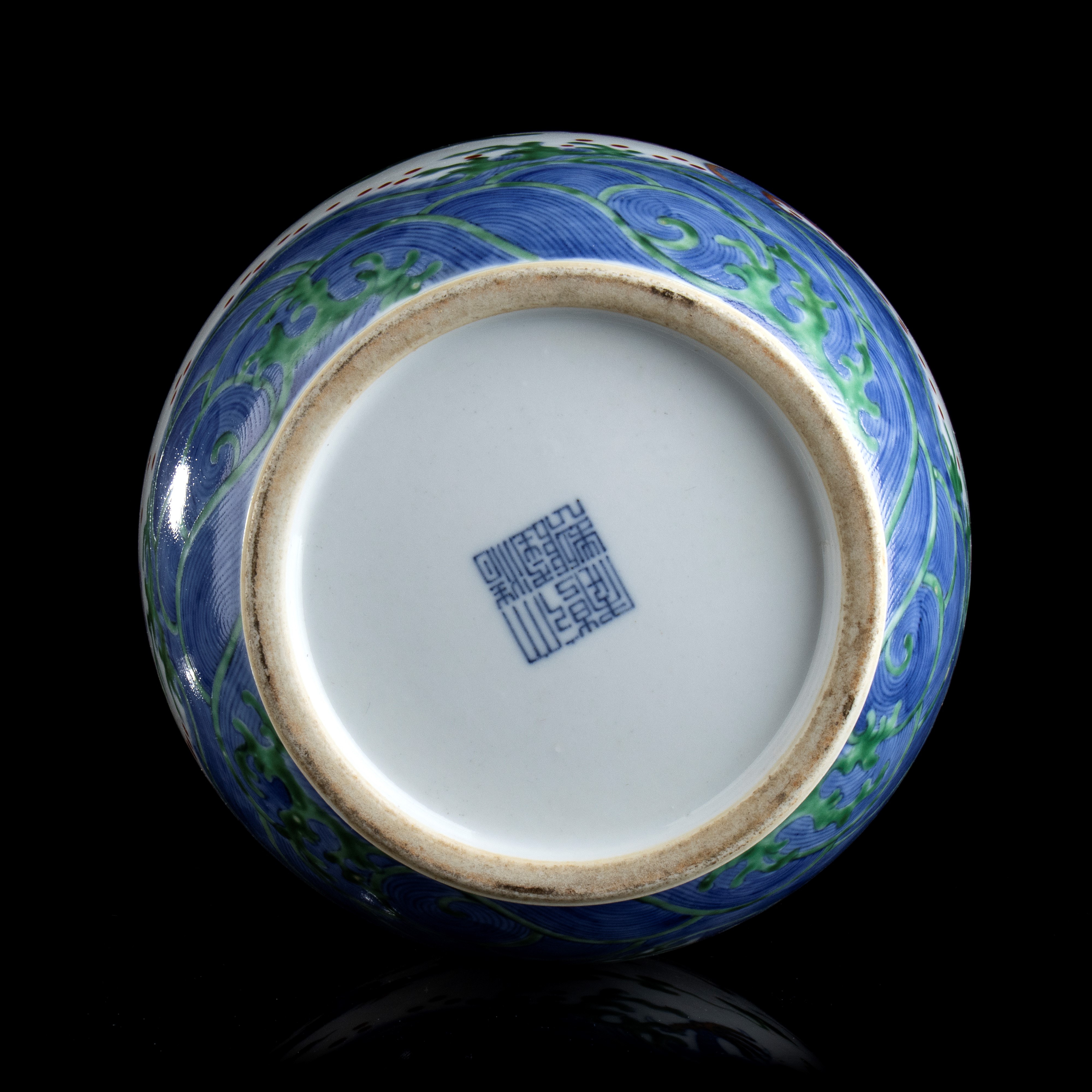 Vaso in Porcellana con Decoro a Smalti Policromi di Draghi