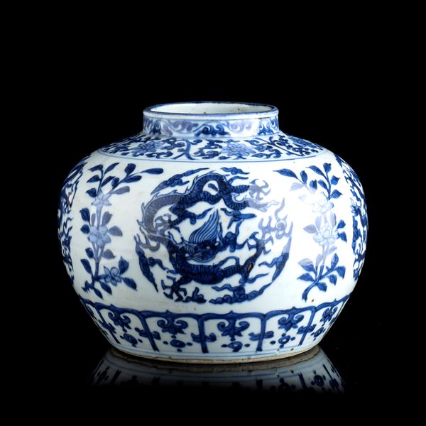 A 'BLUE AND WHITE' PORCELAIN JAR