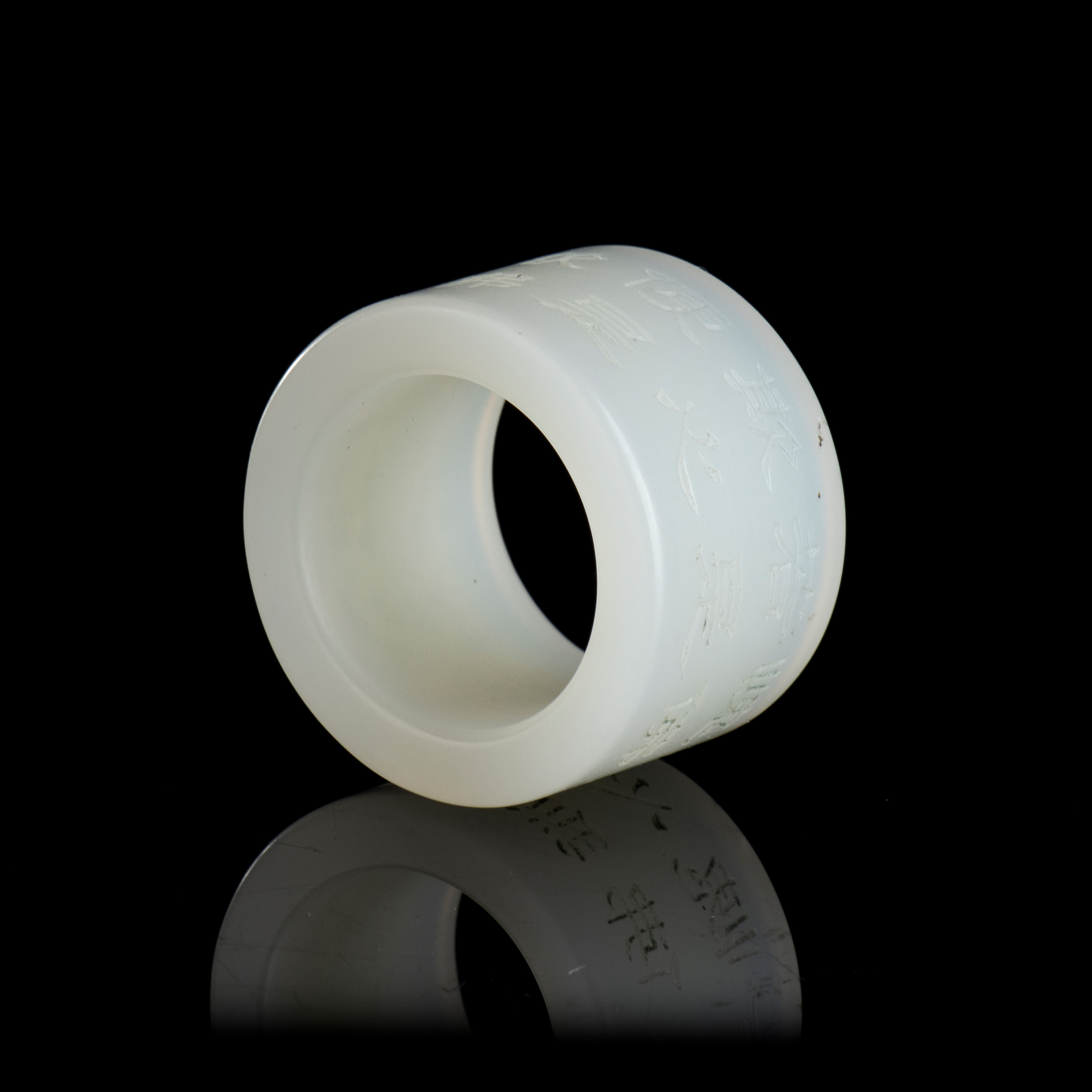 ANELLO DA ARCIERE IN GIADA CON ISCRIZIONI INCISE