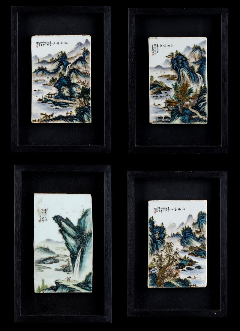 QUATTRO PIASTRELLE IN PORCELLANA CON DECORO A SMALTI POLICROMI