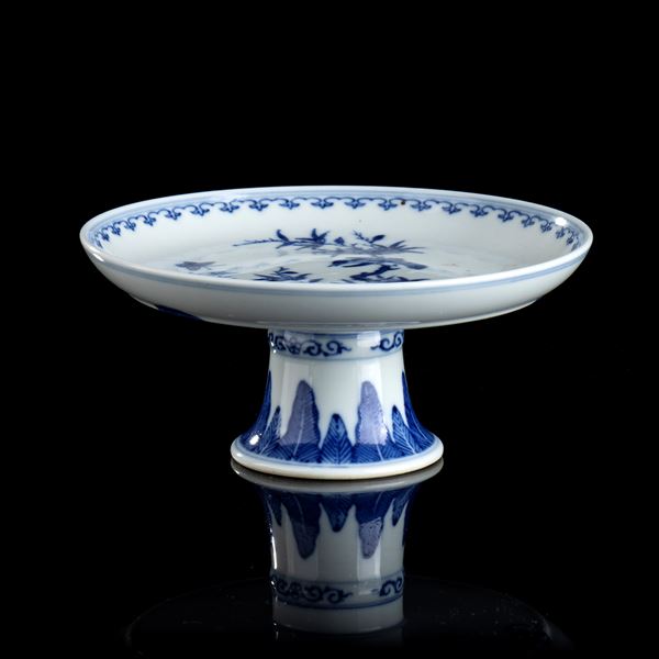 A 'BLUE AND WHITE' PORCELAIN STAND