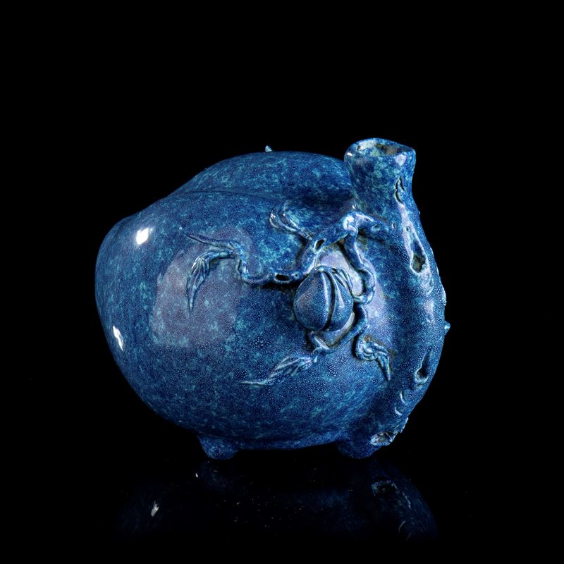 Versatoio a Forma di Pesca in Porcellana con Invetriatura Robin's Egg