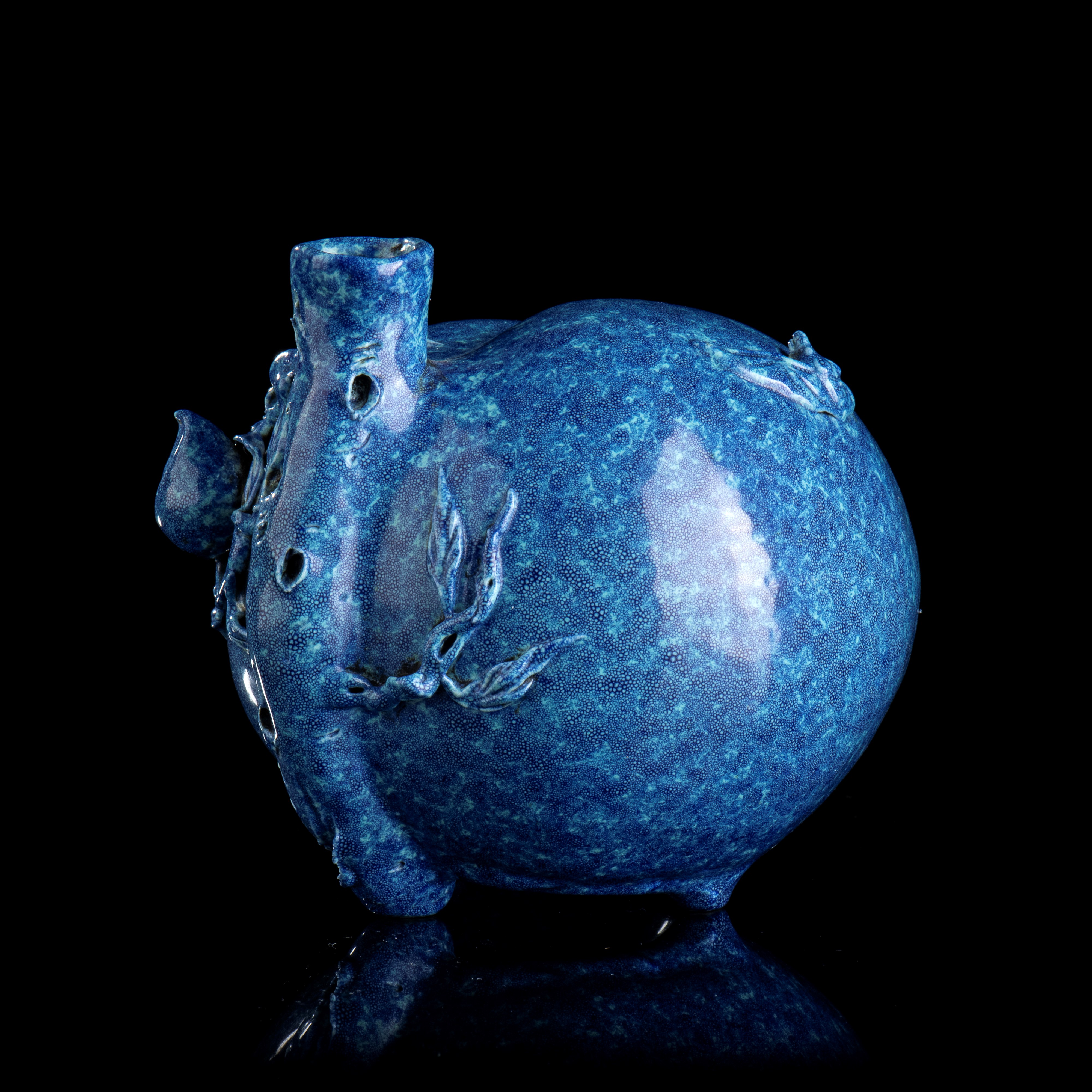 Versatoio a Forma di Pesca in Porcellana con Invetriatura Robin's Egg