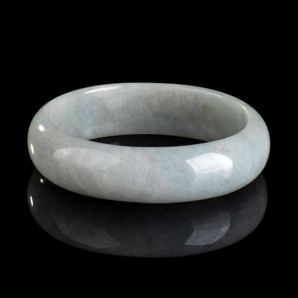 A JADEITE BRACELET