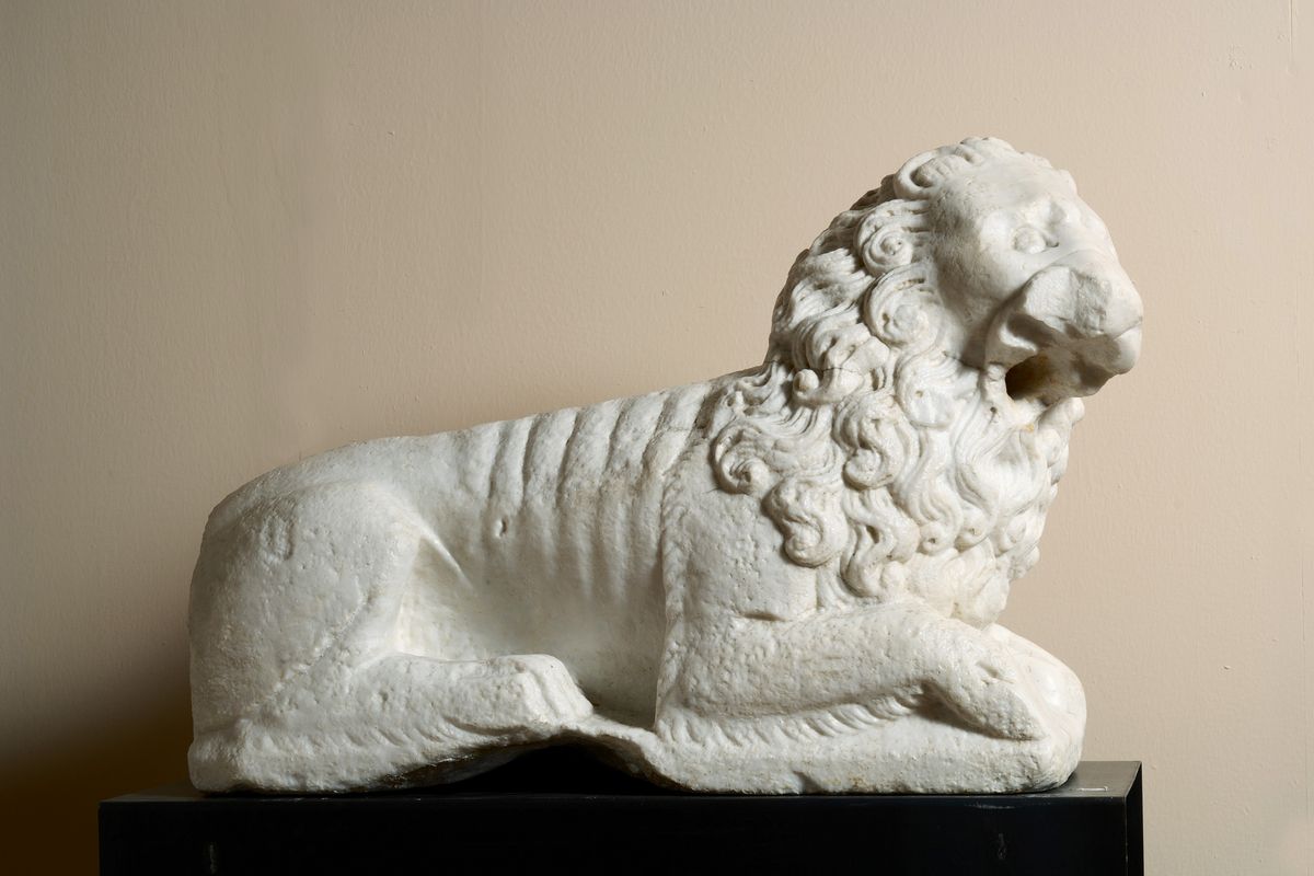 Tino di Camaino - Leone Stiloforo in Marmo