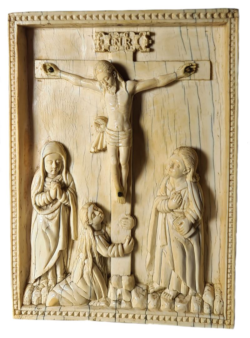 Rilievo in Avorio Raffigurante la Crocifissione di Cristo