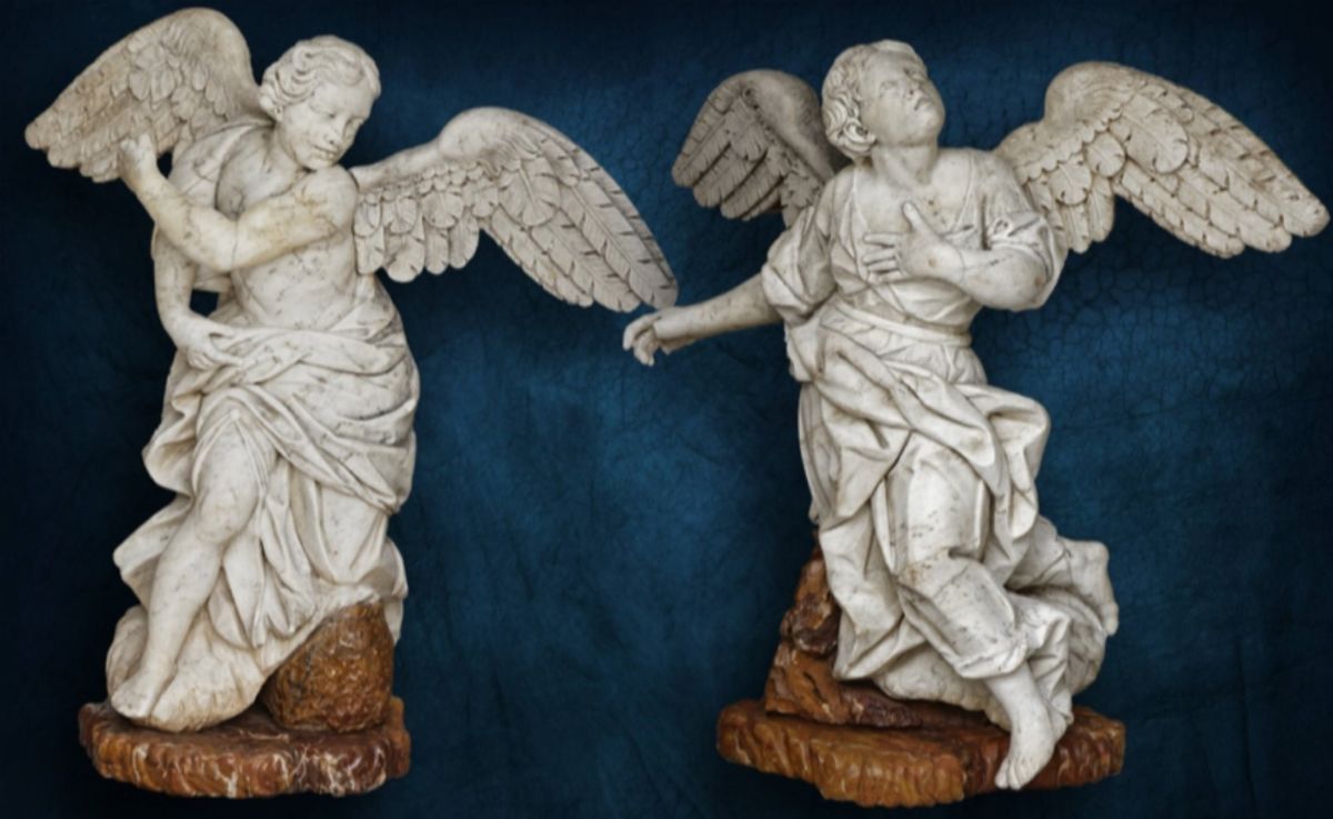 Rara Coppia di Putti Alati in Marmo
