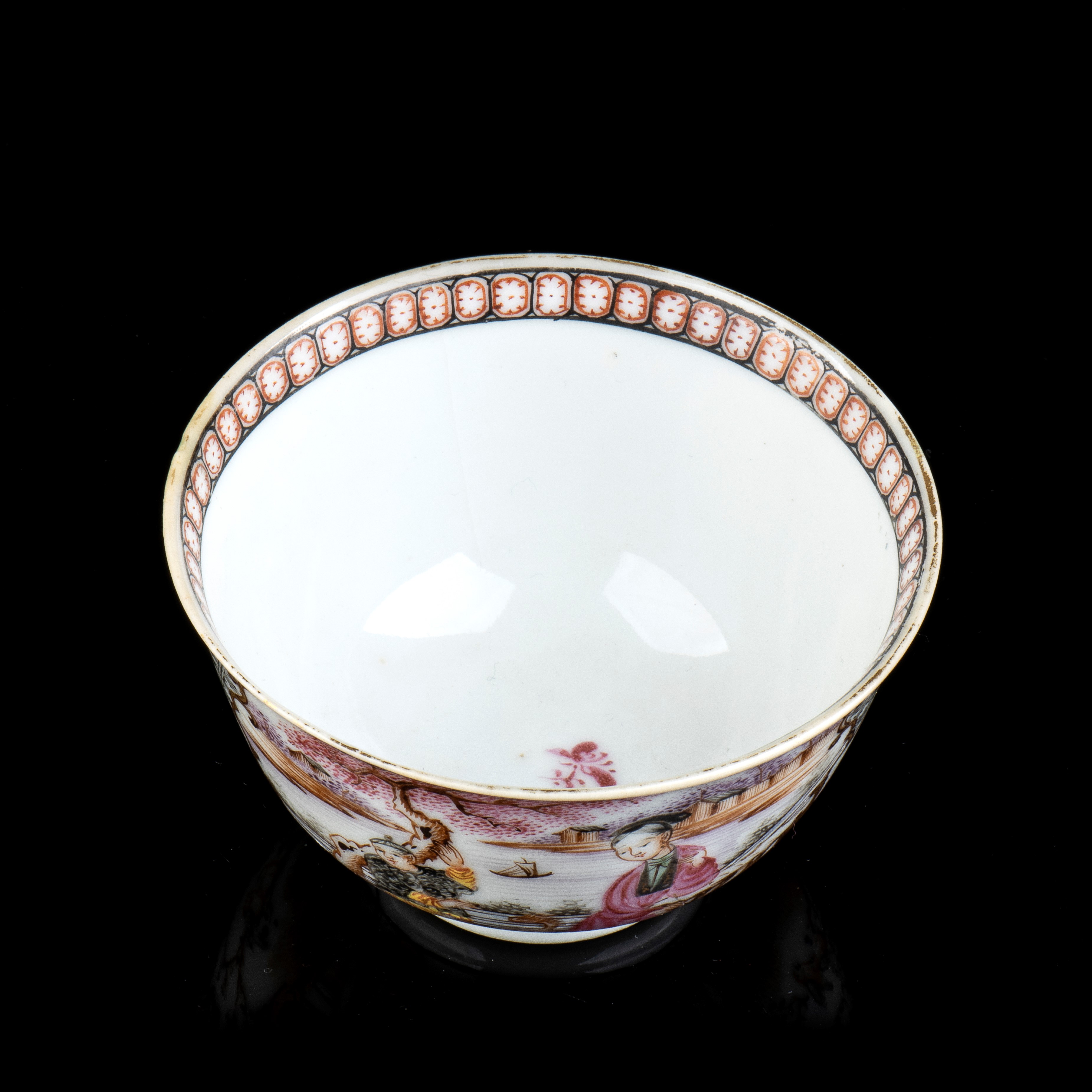 PICCOLA CIOTOLA IN PORCELLANA 'FAMIGLIA ROSA'