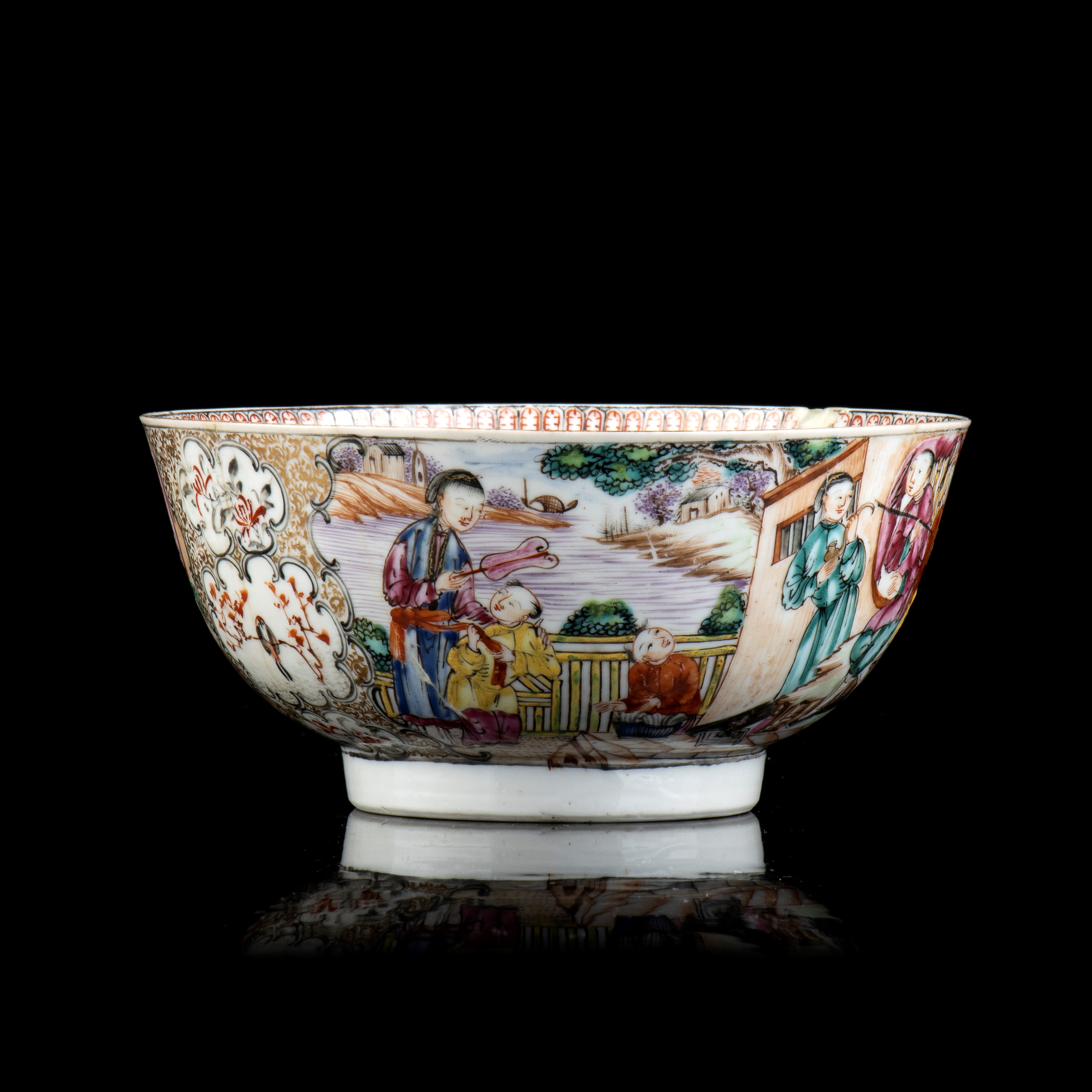 CIOTOLA IN PORCELLANA 'FAMIGLIA ROSA'