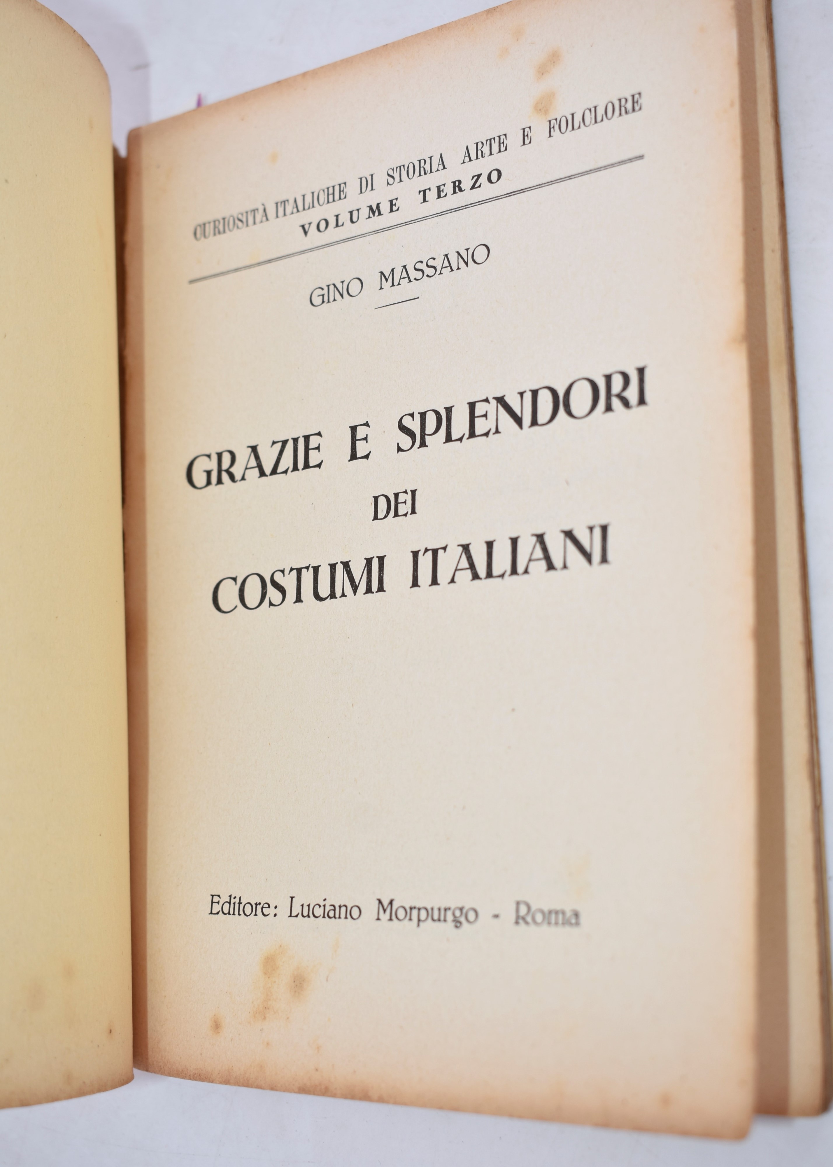 Massano, Gino. Grazie e Splendori dei Costumi Italiani. 1930.