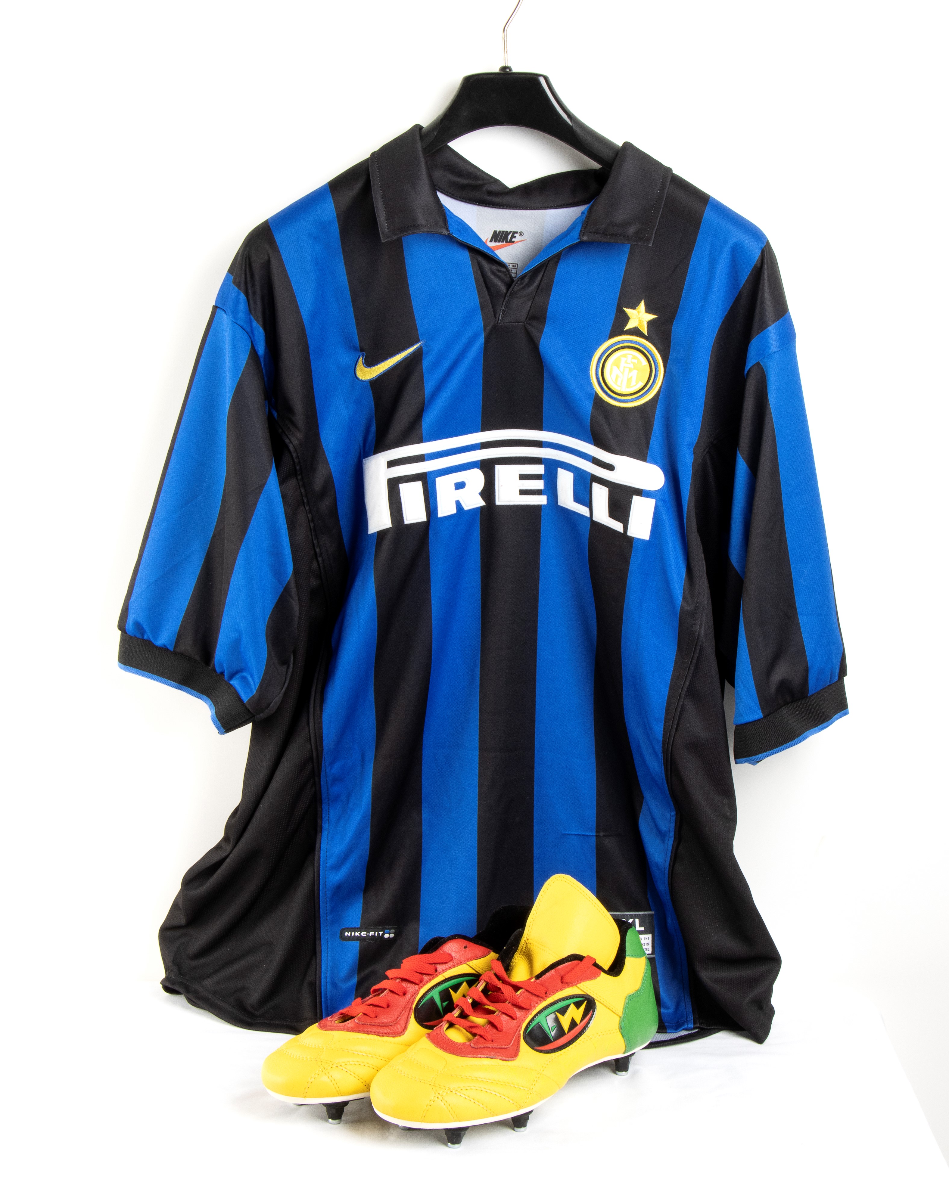 Calcio, Italia, FC INTER maglia e scarpini West ('90s) - jersey - Asta  Antique Toys & Sports Memorabilia - Bertolami Fine Art - Casa d'Aste