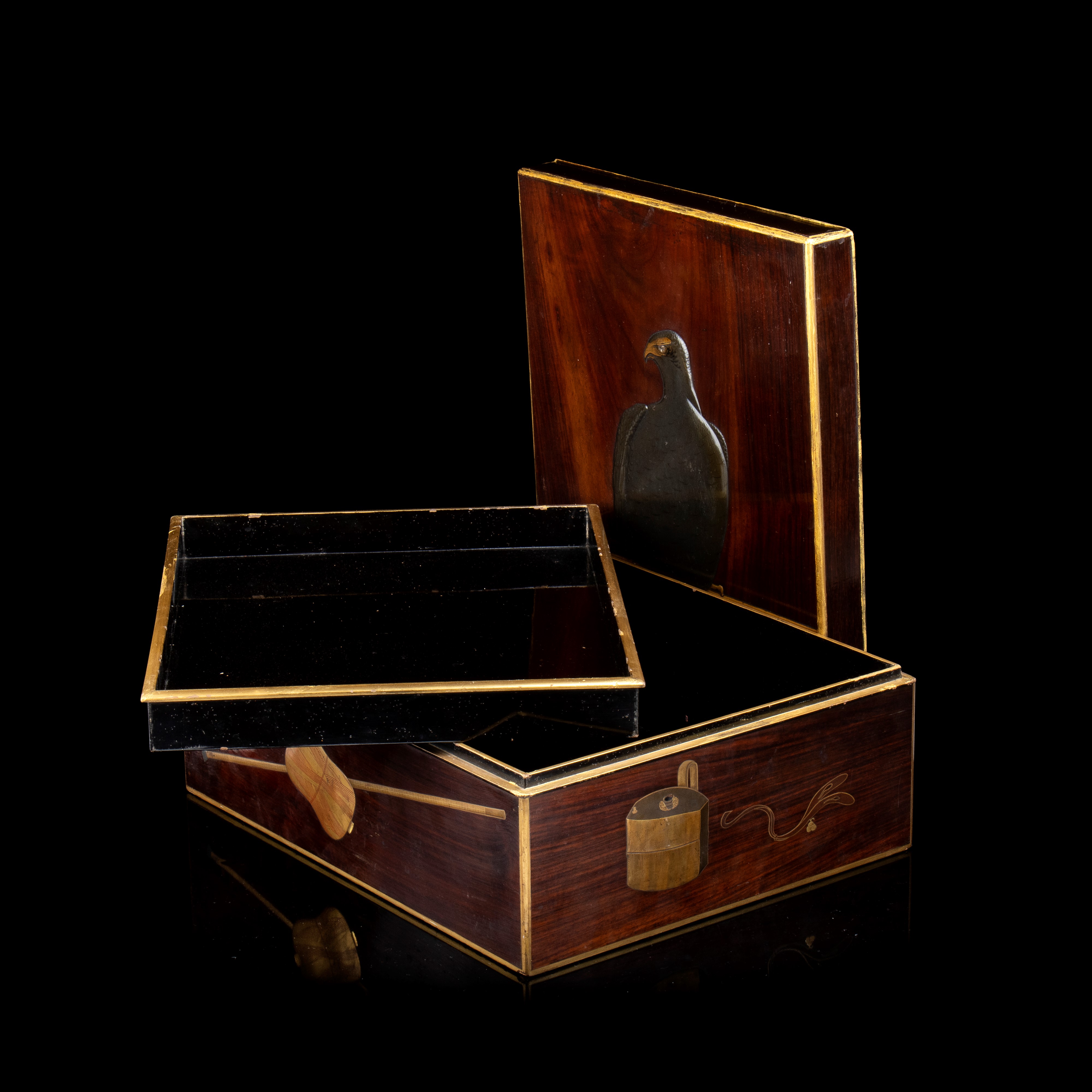 GRANDE SCATOLA CON COPERCHIO IN LEGNO LACCATO E DORATO