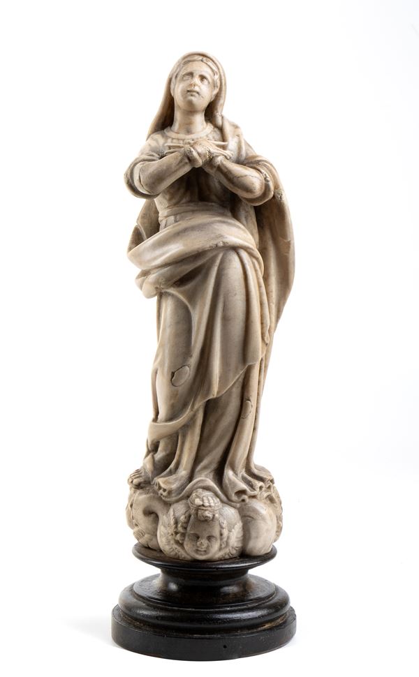 Scultura in marmo raffigurante la Vergine in estasi