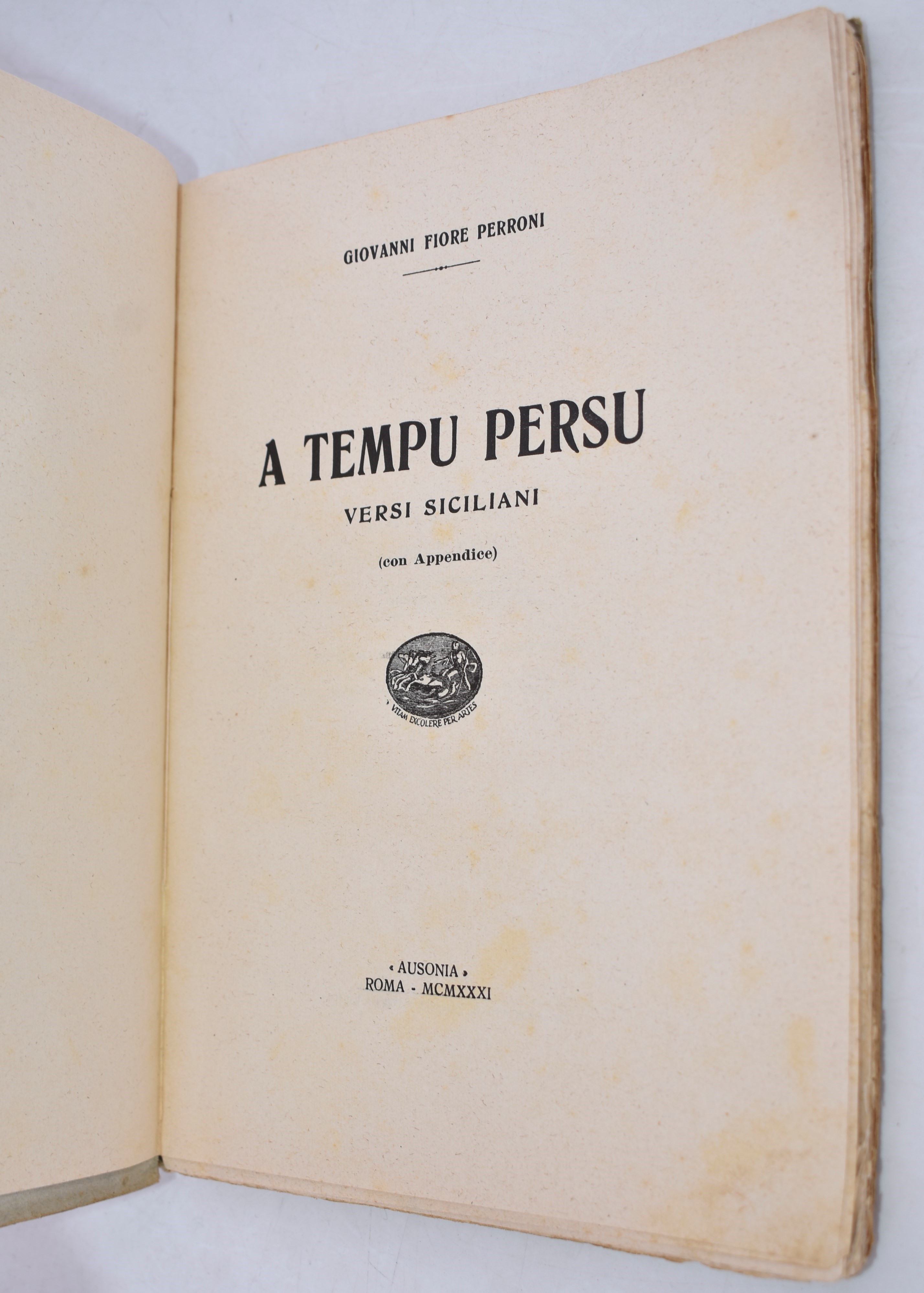 Perroni, Giovanni Fiore. a Tempu Persu. Versi Siciliani (con Appendice). 1931.