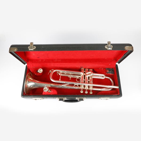 Senior Anborg trumpet with 2 mouthpieces in original case