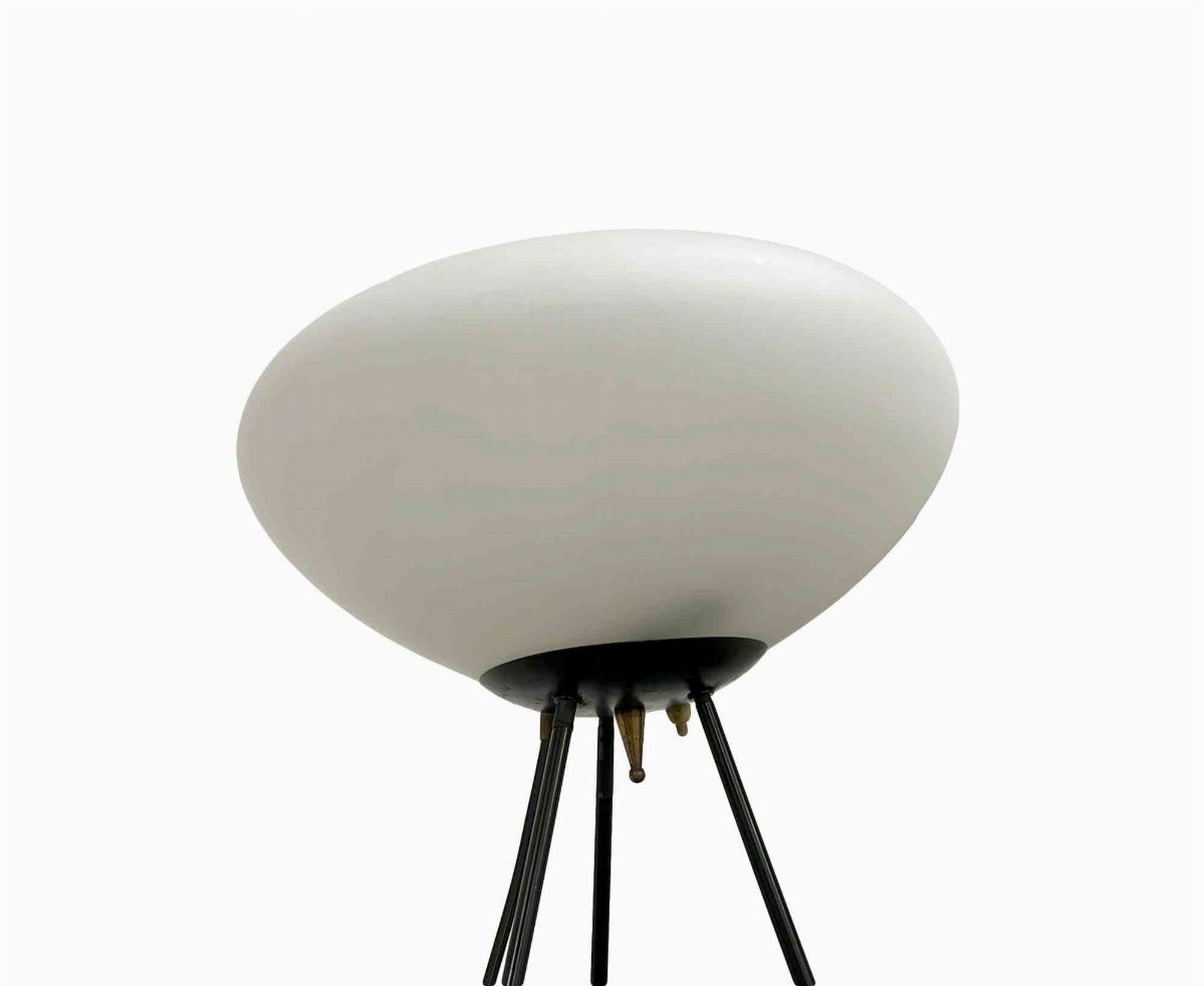 Lampada a Treppiede By Stilnovo
