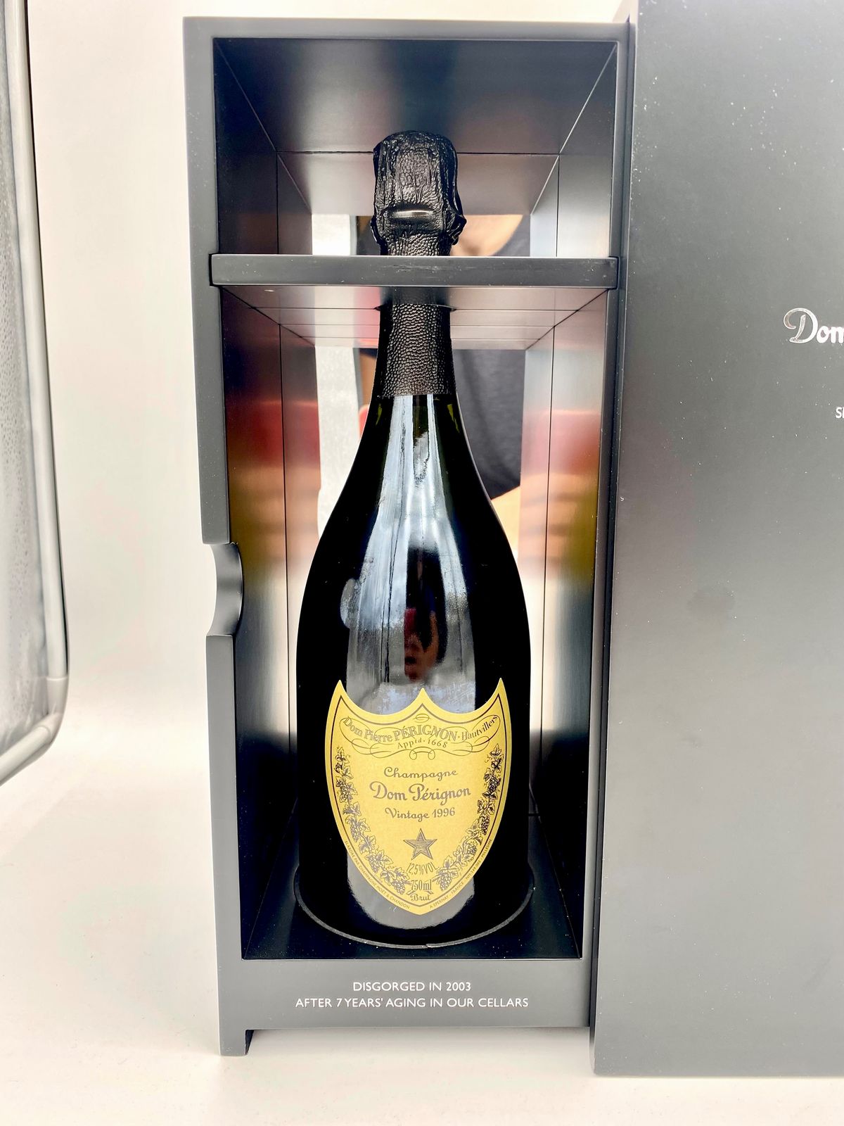 Moët & Chandon, Dom Pérignon Vintage 1996 - Moët & Chandon, Dom Pérignon Enothèque 1996, Side By ...