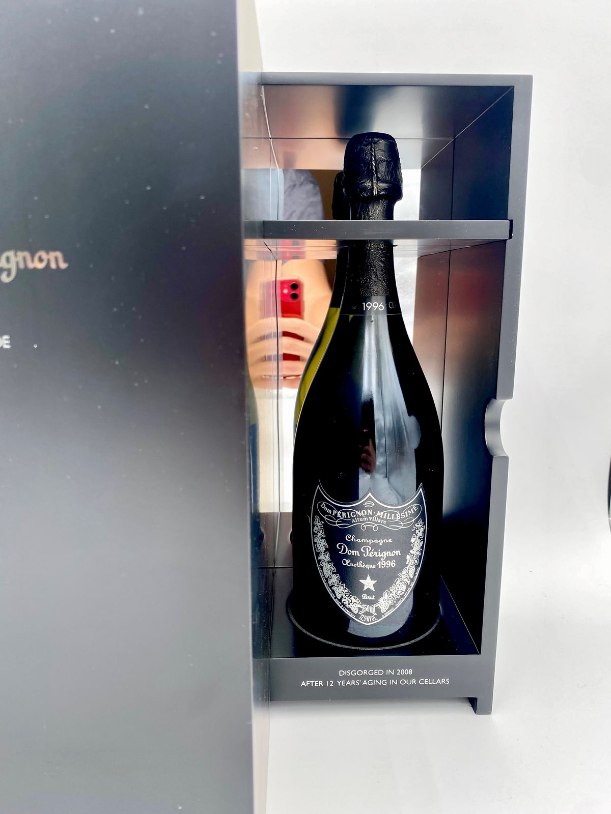 Moët & Chandon, Dom Pérignon Vintage 1996 - Moët & Chandon, Dom Pérignon Enothèque 1996, Side By ...