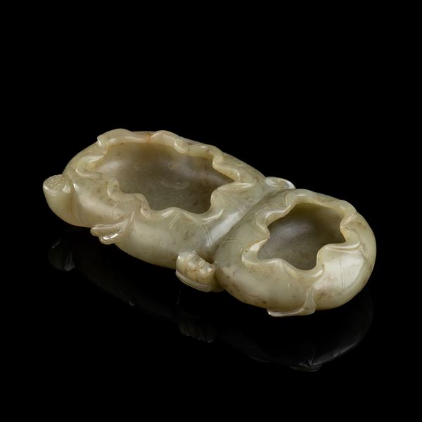 A PALE GREEN JADE BRUSH WASHER