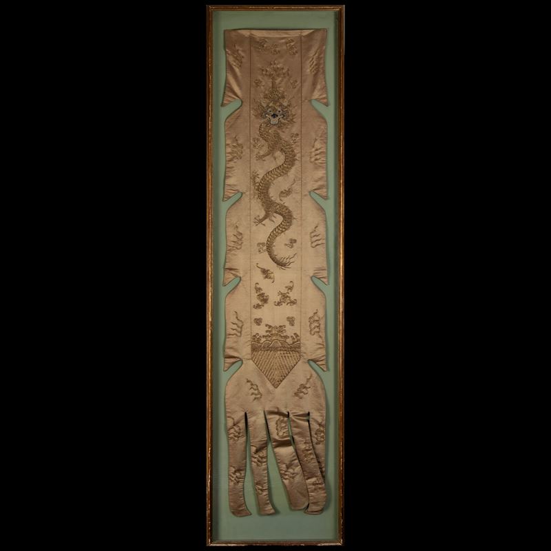 GRANDE STENDARDO IN SETA RICAMATA