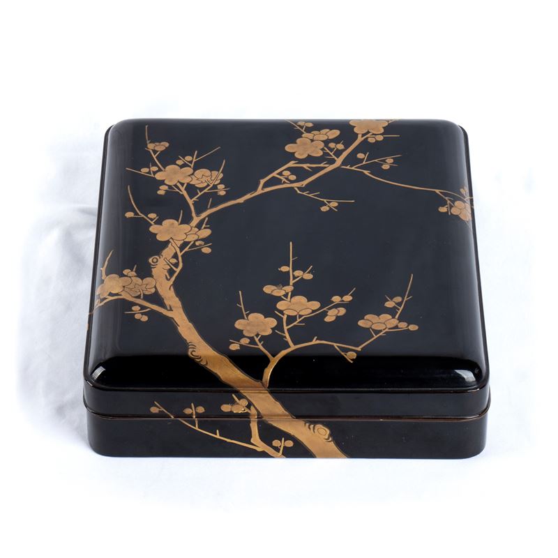 COMPLETO DA SCRITTURA IN LEGNO LACCATO E DORATO, SUZURIBAKO