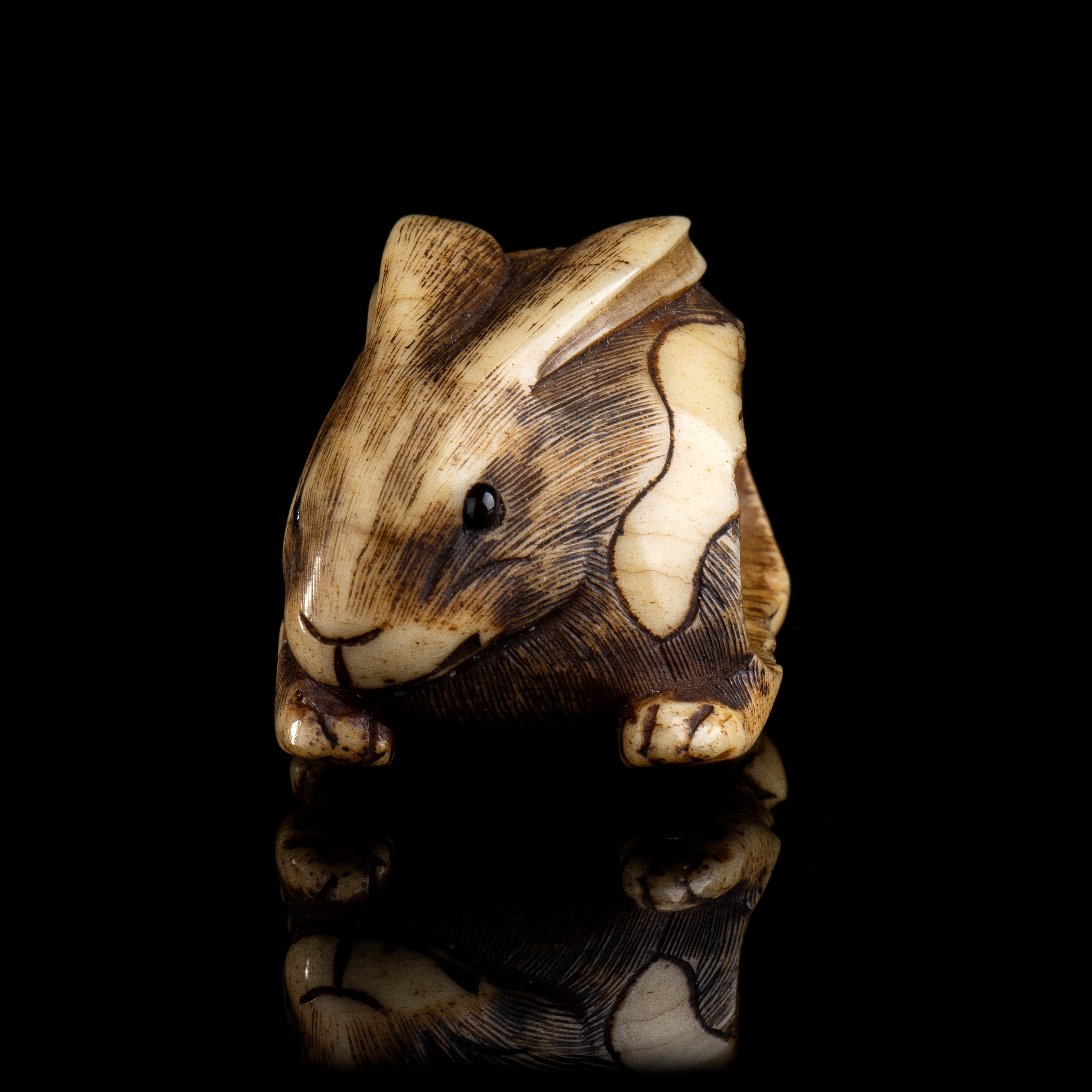 NETSUKE CON CONIGLIO IN OSSO