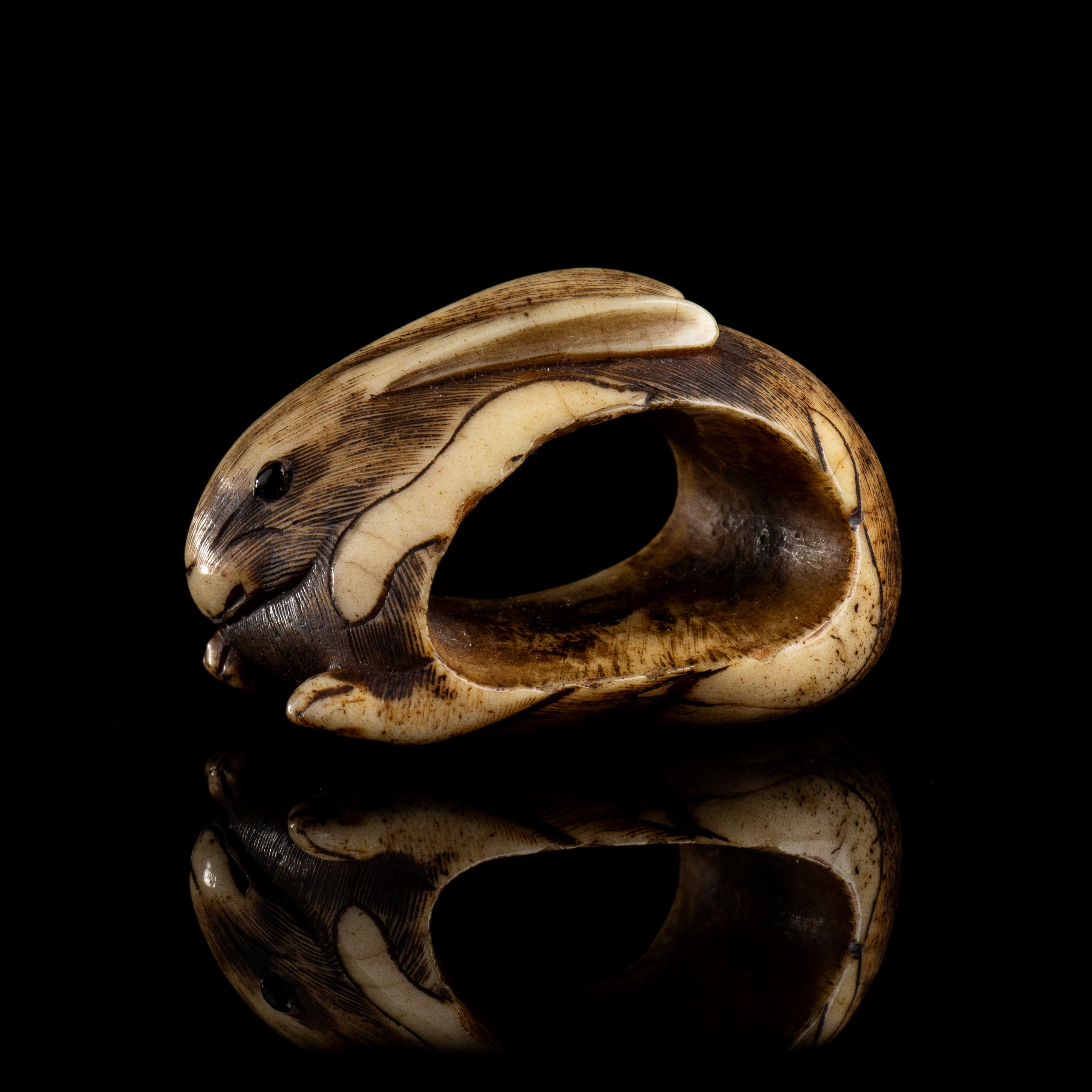 NETSUKE CON CONIGLIO IN OSSO