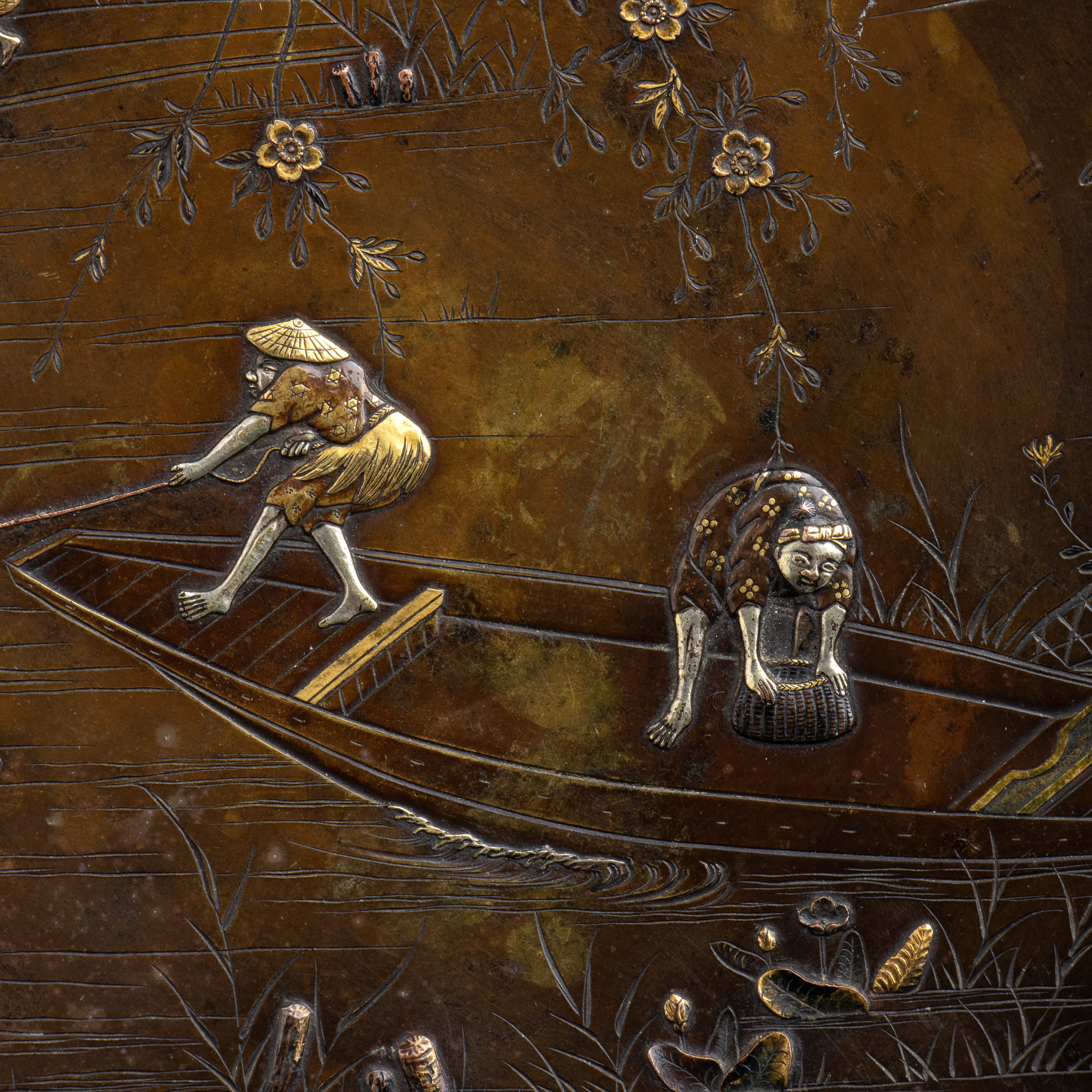 PIATTO IN METALLO CON AGEMINATURE IN ORO E ARGENTO