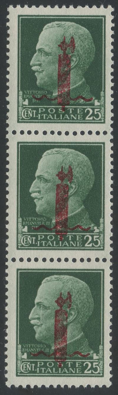 R.S.I., 25 centesimi verdi con soprastampa “tipo I” in rosso (n. 490), in striscia verticale di t...