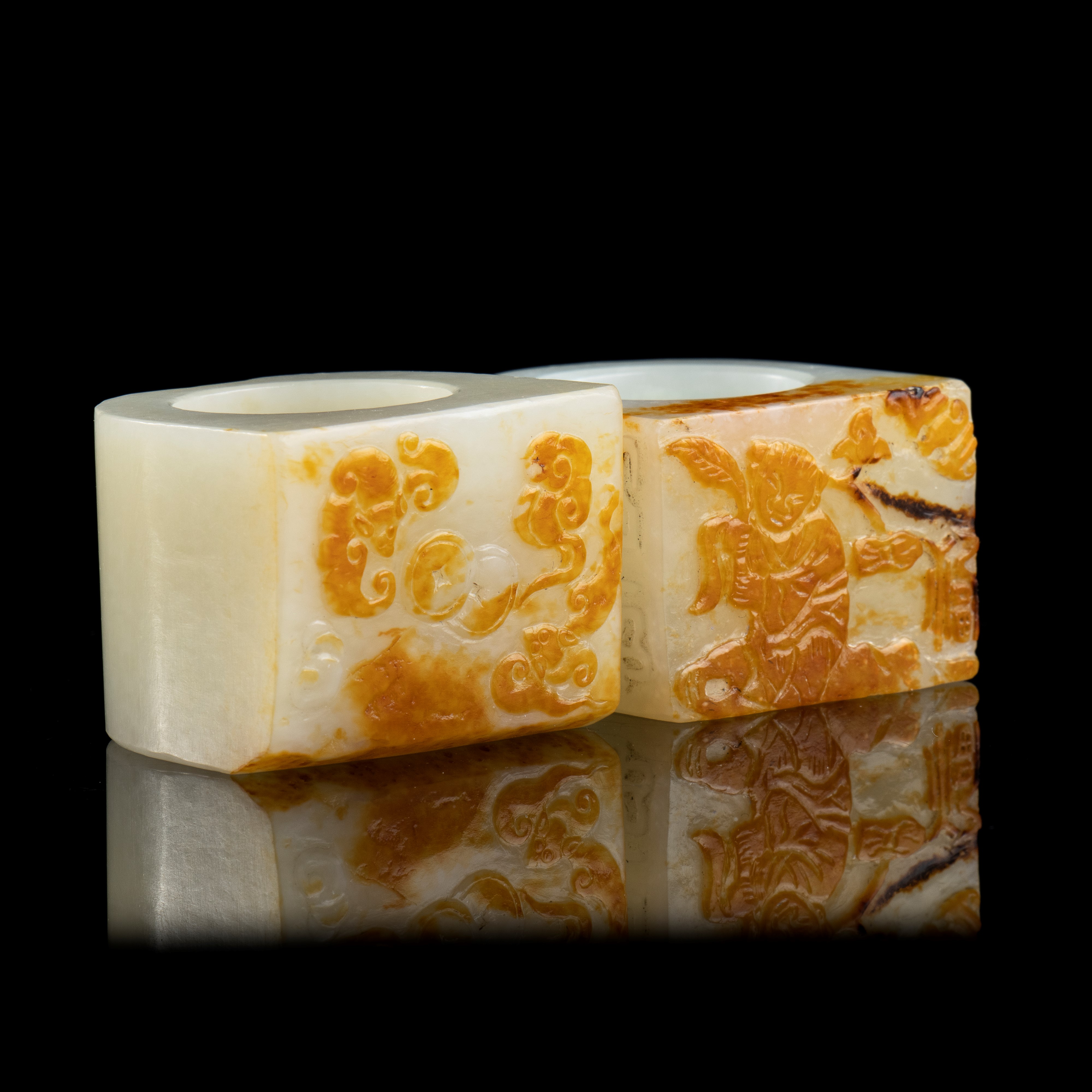 DUE ANELLI DA ARCIERE IN GIADA BIANCA E RUGGINE