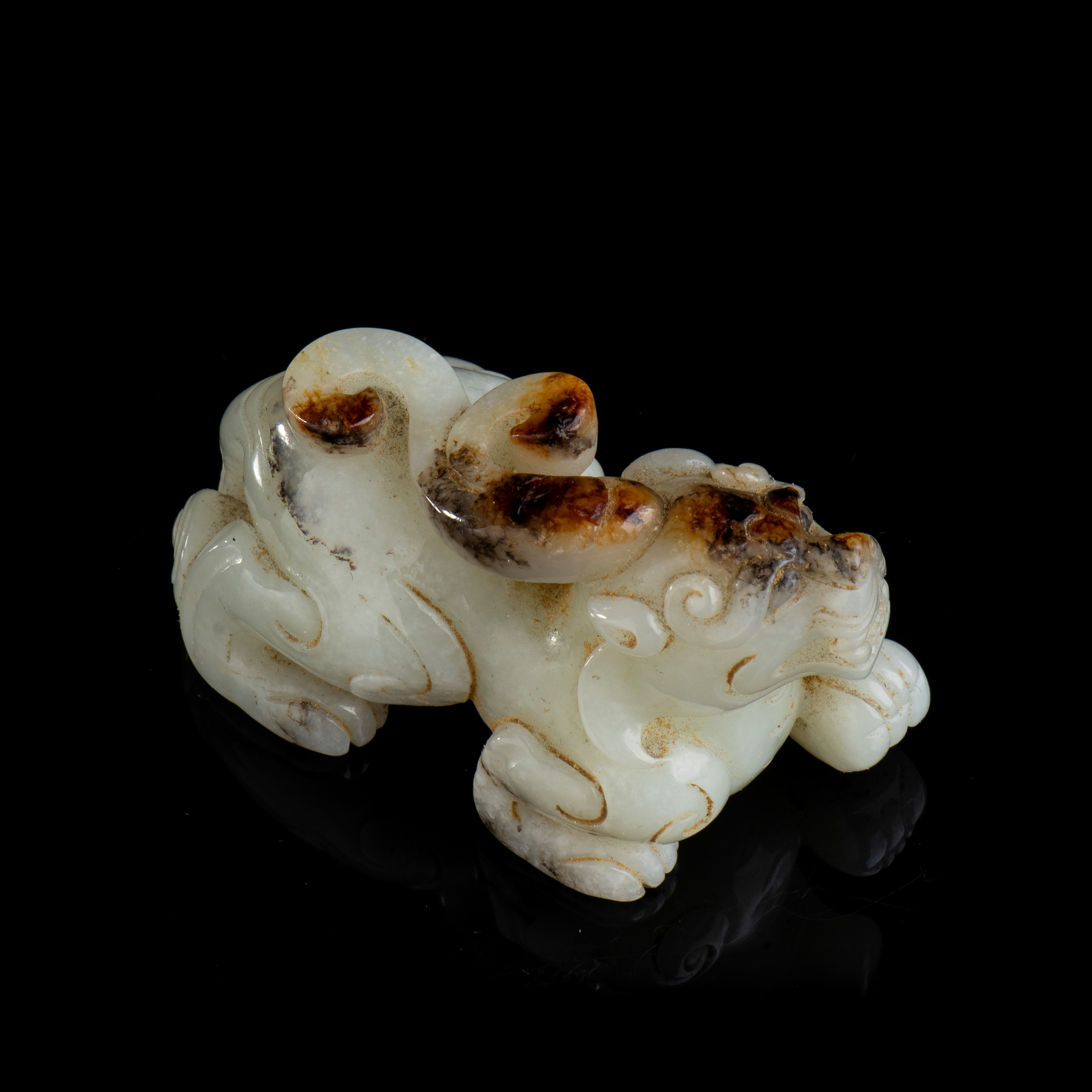 ANIMALE MITOLOGICO IN GIADA BIANCA E RUGGINE