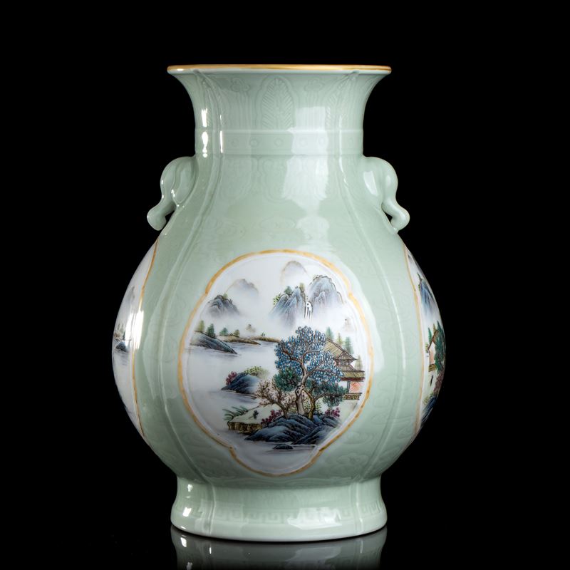Grande Vaso in Porcellana con Decoro a Smalti Policromi