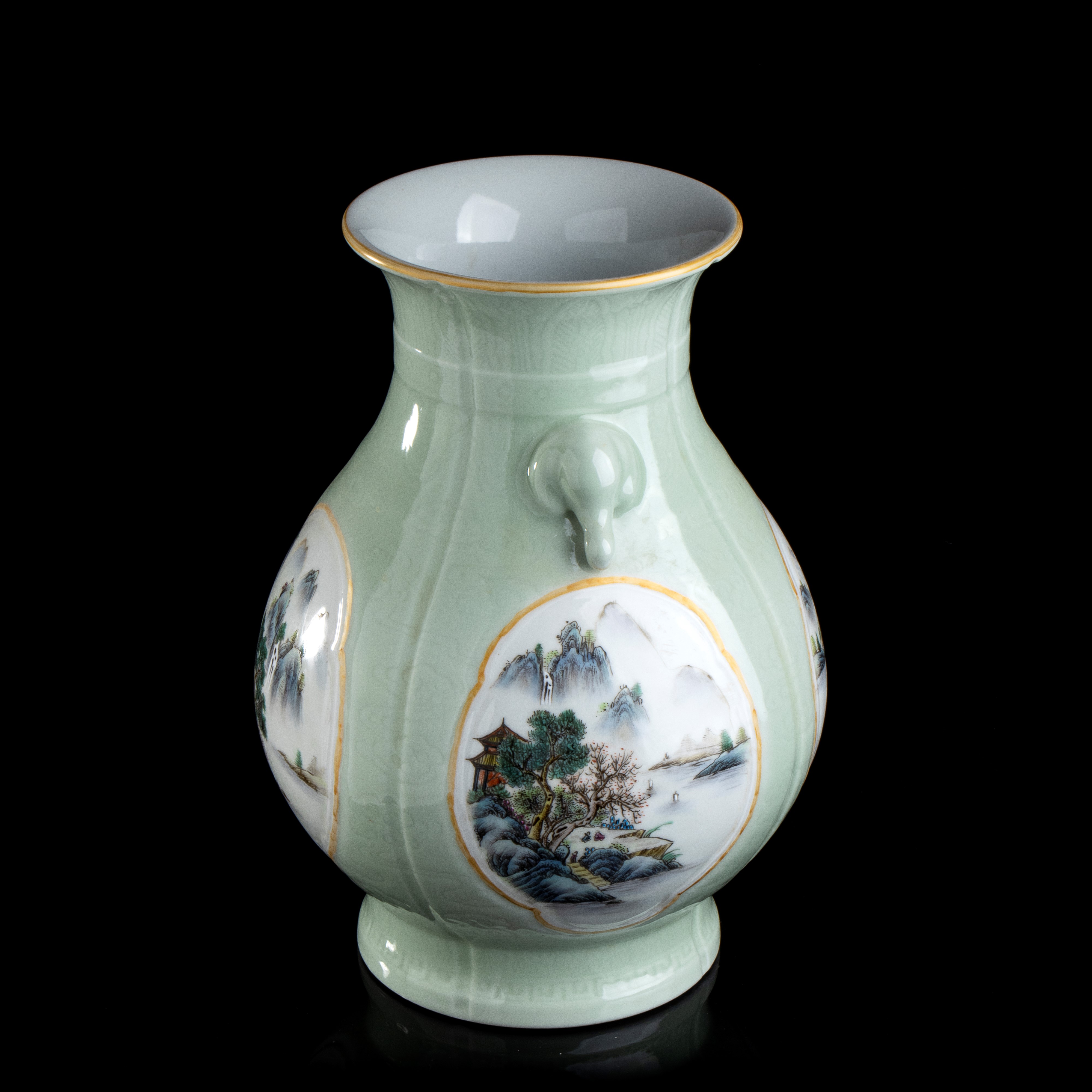 Grande Vaso in Porcellana con Decoro a Smalti Policromi