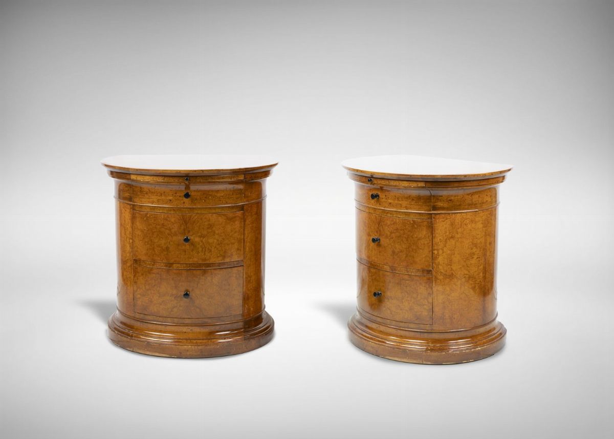 Un'elegante Camera da Letto Biedermeier, Attribuita a Joseph Ulrich Danhauser.