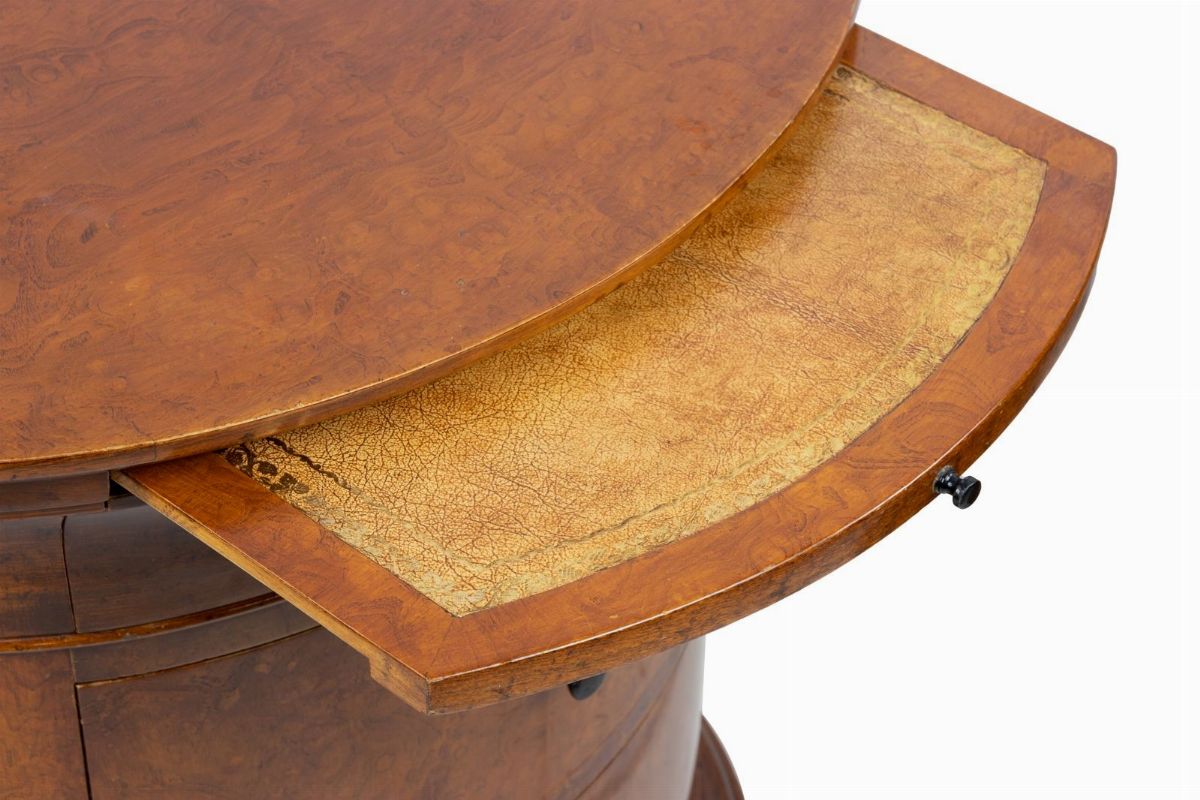 Un'elegante Camera da Letto Biedermeier, Attribuita a Joseph Ulrich Danhauser.