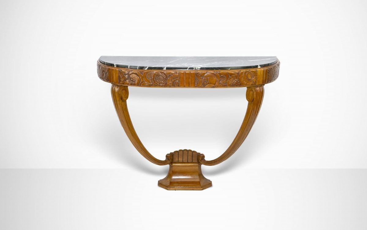 Un'elegante Camera da Letto Biedermeier, Attribuita a Joseph Ulrich Danhauser.
