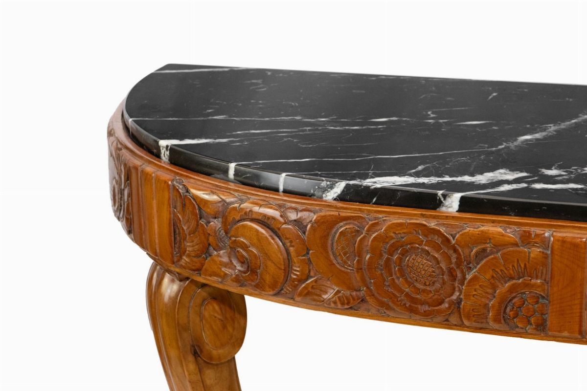 Un'elegante Camera da Letto Biedermeier, Attribuita a Joseph Ulrich Danhauser.