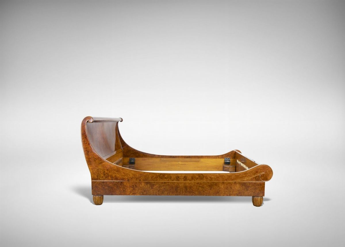 Un'elegante Camera da Letto Biedermeier, Attribuita a Joseph Ulrich Danhauser.