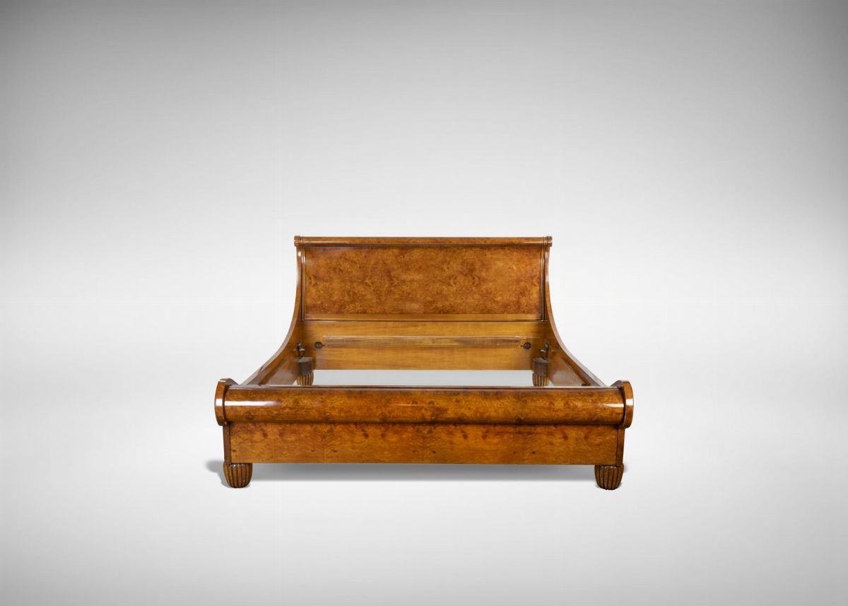Un'elegante Camera da Letto Biedermeier, Attribuita a Joseph Ulrich Danhauser.