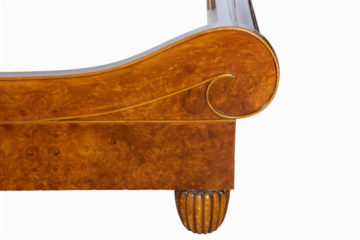 Un'elegante Camera da Letto Biedermeier, Attribuita a Joseph Ulrich Danhauser.