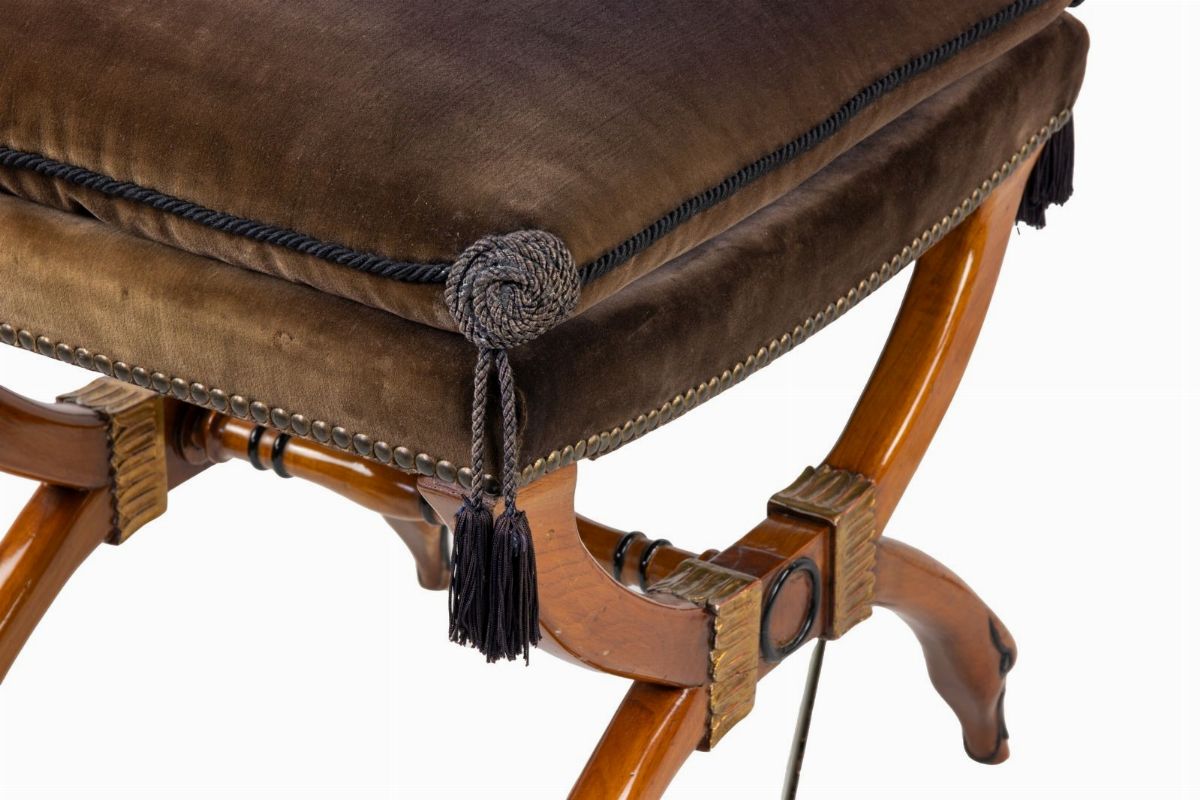 Un'elegante Camera da Letto Biedermeier, Attribuita a Joseph Ulrich Danhauser.