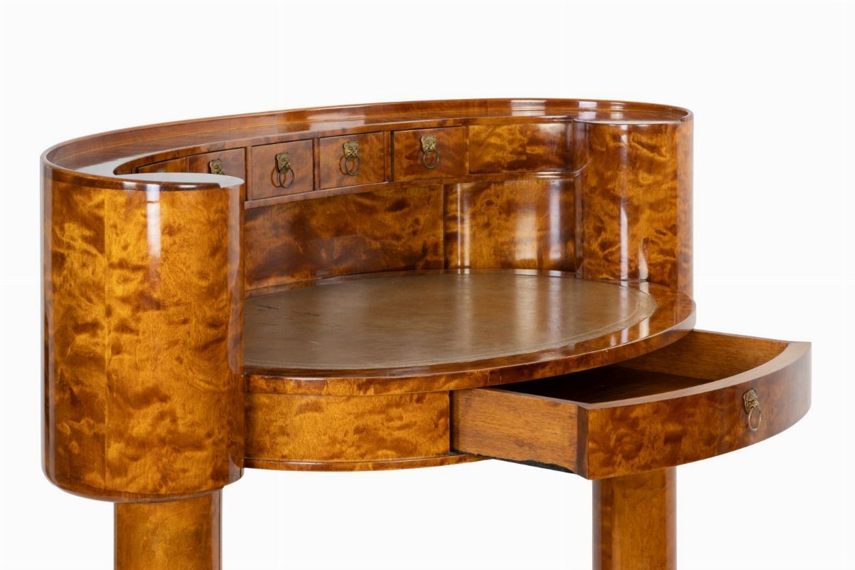 Un'elegante Camera da Letto Biedermeier, Attribuita a Joseph Ulrich Danhauser.