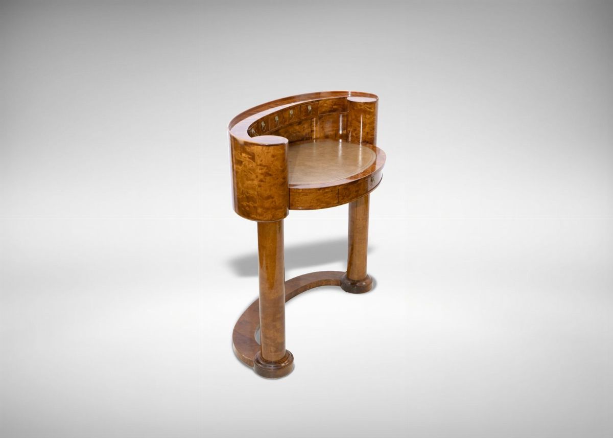 Un'elegante Camera da Letto Biedermeier, Attribuita a Joseph Ulrich Danhauser.