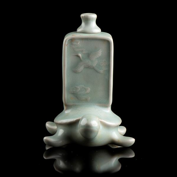 A CÉLADON GLAZED CERAMIC VESSEL