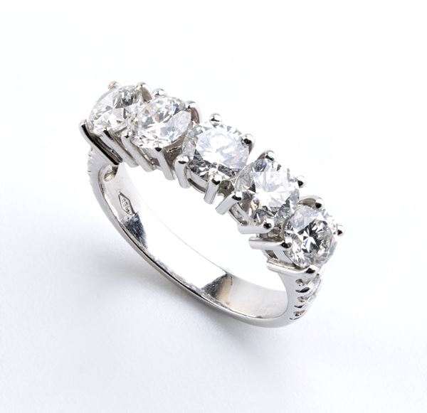 Diamond gold veretta ring 